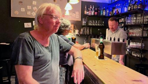 Uwe (links) und Maurus sind Genossen mit Arbeits-, Stimm- und Trinkrecht. Foto: René Denzer